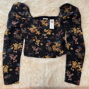 Abercrombie. Long puff sleeve.